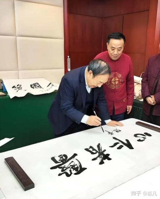 妙手仁心承医道，翰墨丹青颂军魂——记医者闻树忠的双重担当