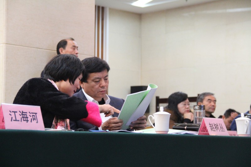 全国绿化委员会副主任、原国家园林局局长赵树丛探讨毛梾产业