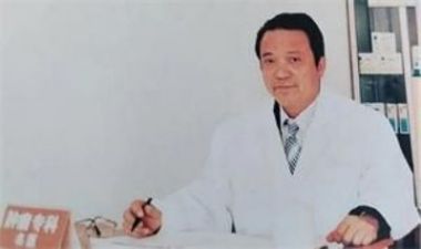 攻破癌症的人---重庆白龙治癌医院何忠明