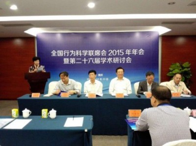 术高一筹保平安 德高一品为患者 中国著名医学专家——何明华