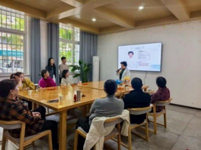 术高一筹保平安 德高一品为患者 中国著名医学专家——何明华