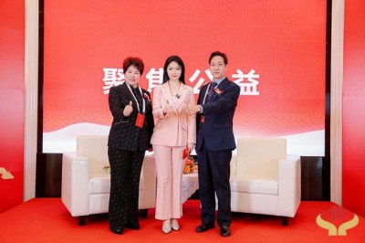 时代脊梁-中国杰出代表人物—罗鸣