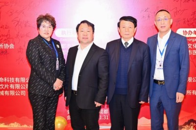 时代脊梁-中国杰出代表人物—罗鸣